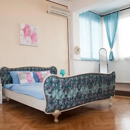 Penthouse Dondukov Apartment